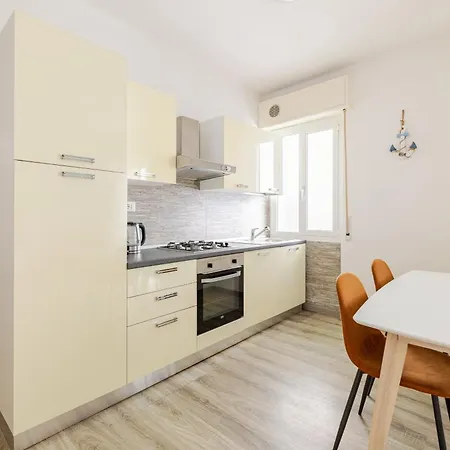 In Centro, Silenzioso Con Balcone Apartamento *