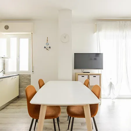 In Centro, Silenzioso Con Balcone * San Remo