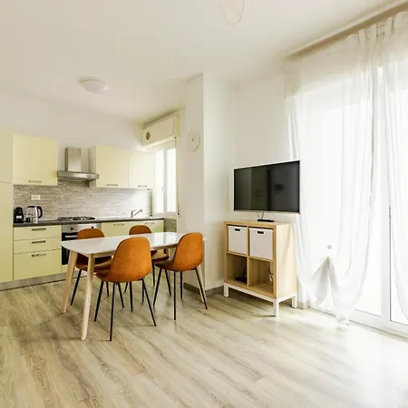 In Centro, Silenzioso Con Balcone Σαν Ρέμο